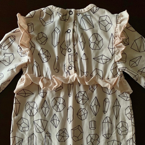 Peas and Queues Romper with bottom snaps 18MO used - Picture 2 of 3